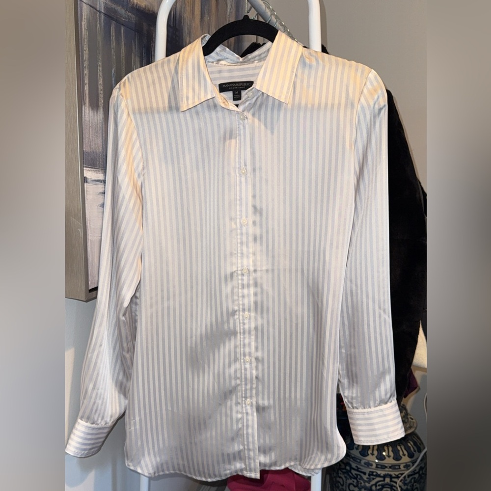 Banana Republic Men's Light Blue and White Stripe Dress Shirt